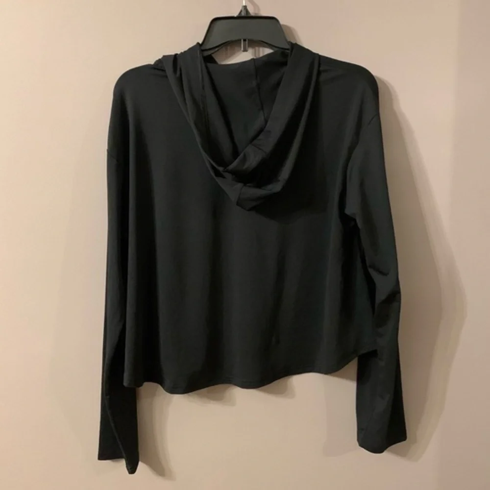 Kaia Cropped Hoodie Fabletics Color: Black/Micro Leopard Medium